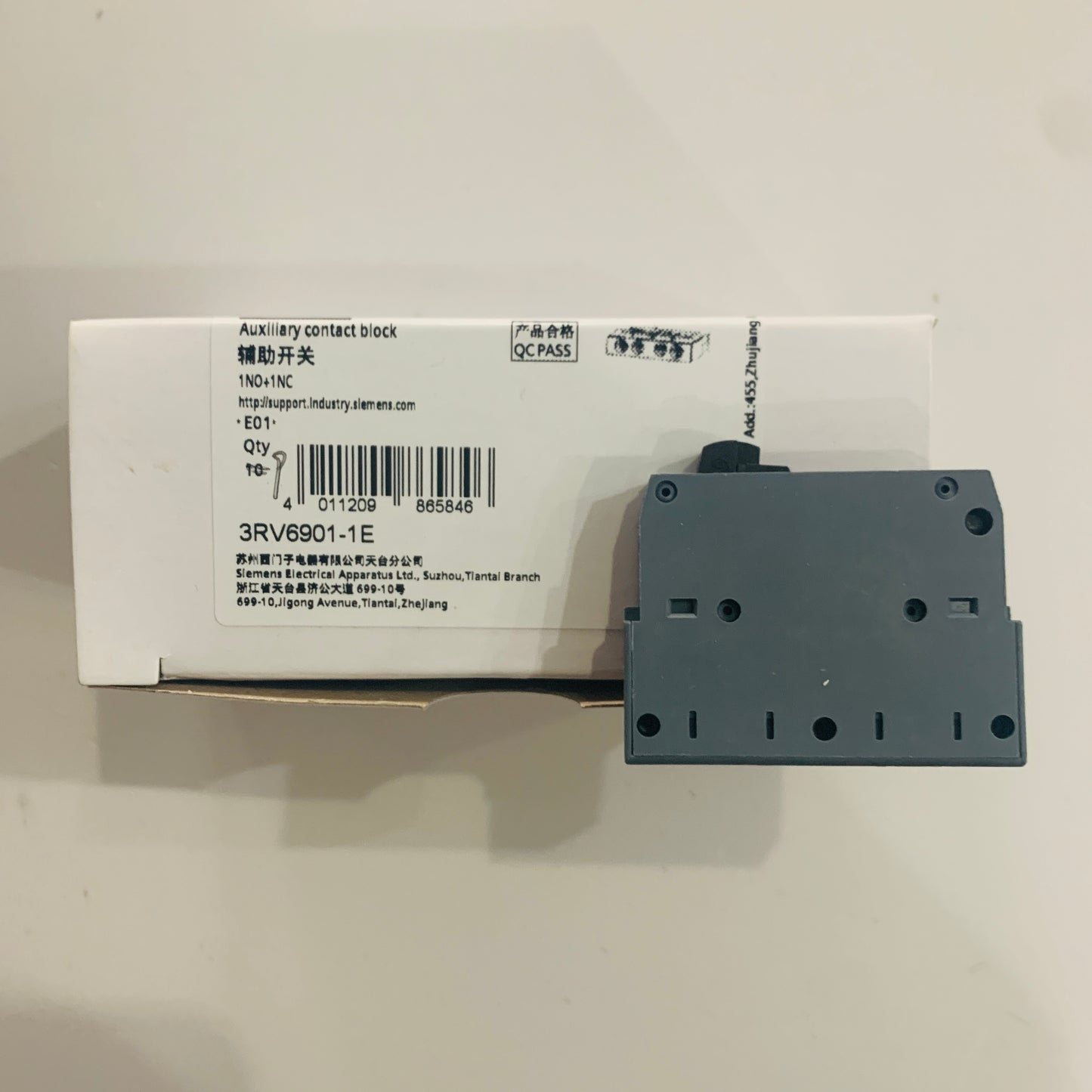 siemens3RV6901-1EAuxiliary switch, horizontal S00, S0, Used for circuit breaker with 1 normally open contact and 1 normally closed contact