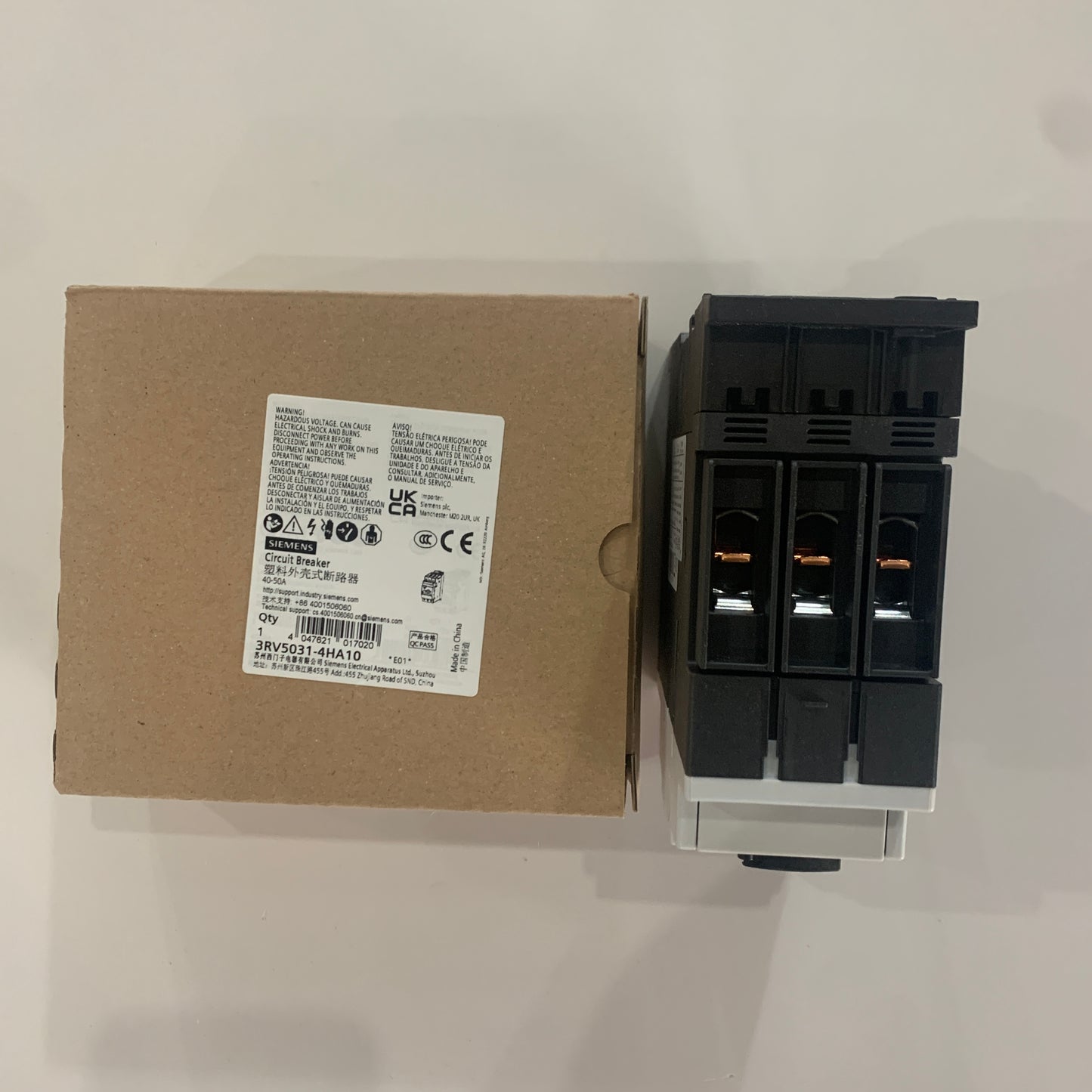 Siemens3RV5031-4HA10Circuit breaker4050 A, A release 4050 A, used for motor protection, level 10, short-circuit release 650 A, screw terminal standard exchange capacity SIRIU
