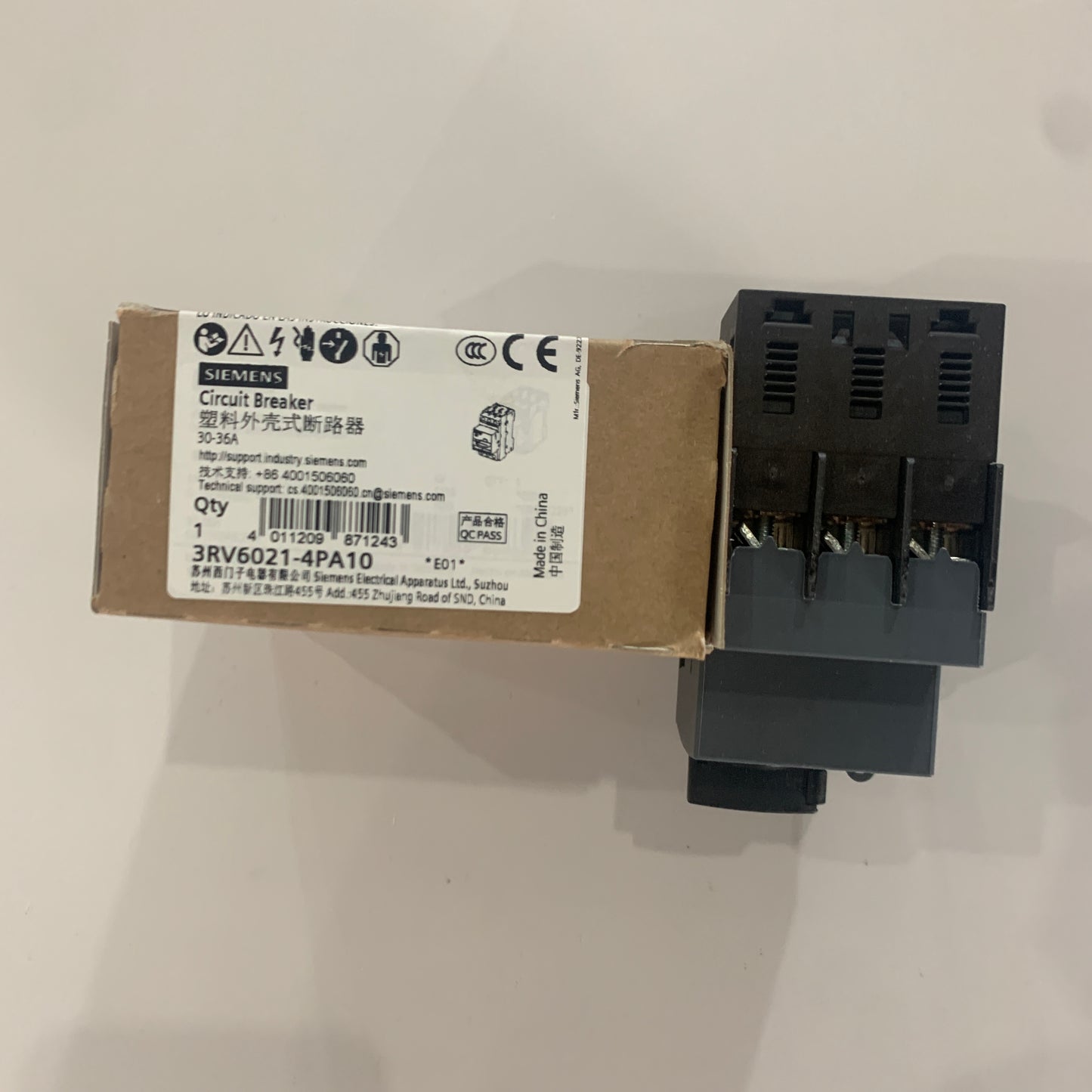 Siemens3RV6021-4PA10Circuit breaker 36 A, release 30 36 A, N release 432 A, used for motor protection, grade 10, threaded connection, standard switch capacity,